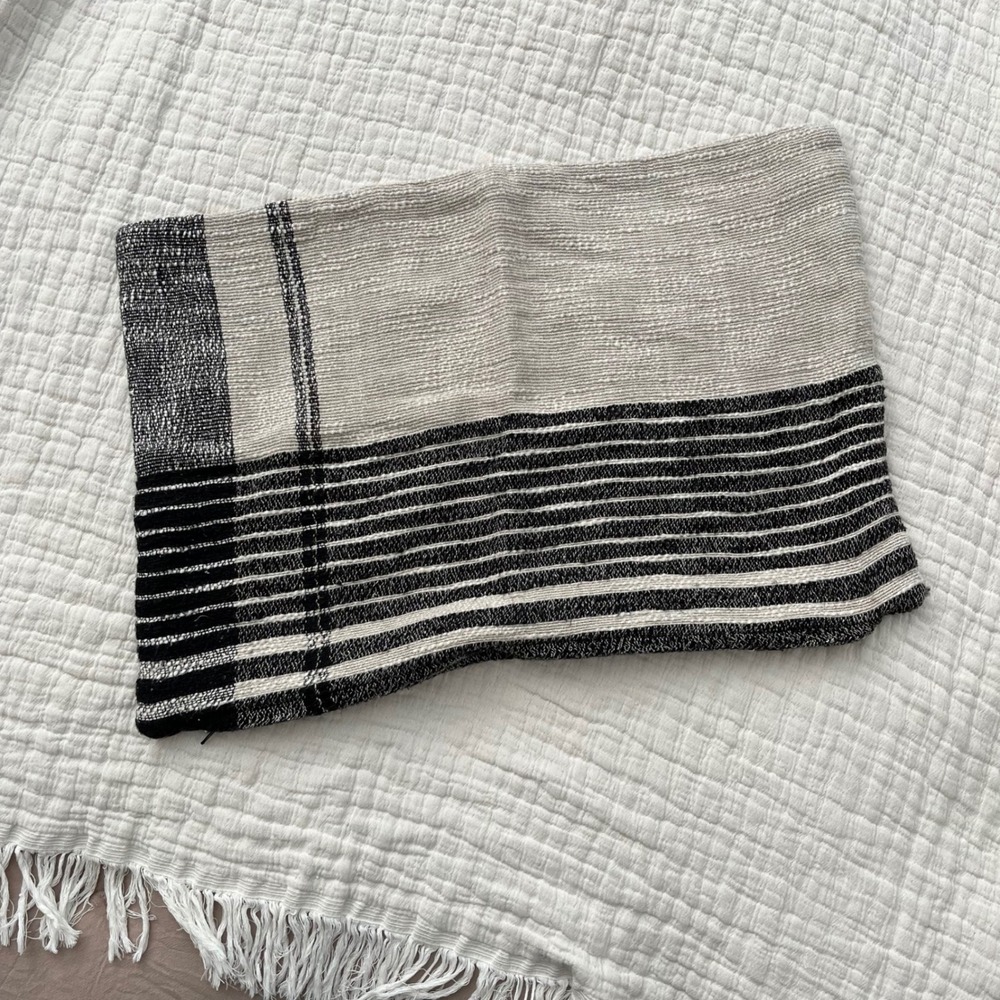 Crate & Barrel Stilyagi Slubby Plaid Pillow Cover 22x15 Ink Black Cream